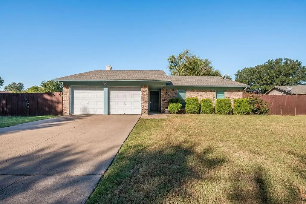 1108 Briar Court, Benbrook, TX 76126