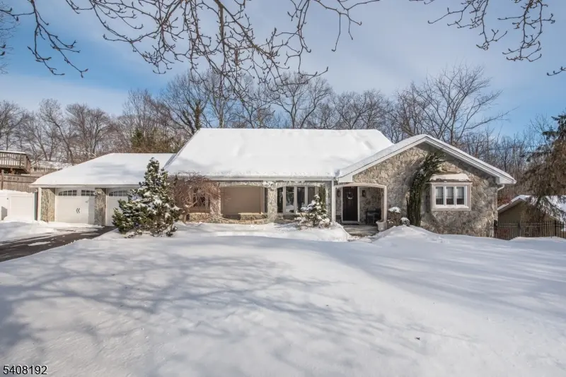 69 Buena Vista Dr, Ringwood Boro, NJ 07456