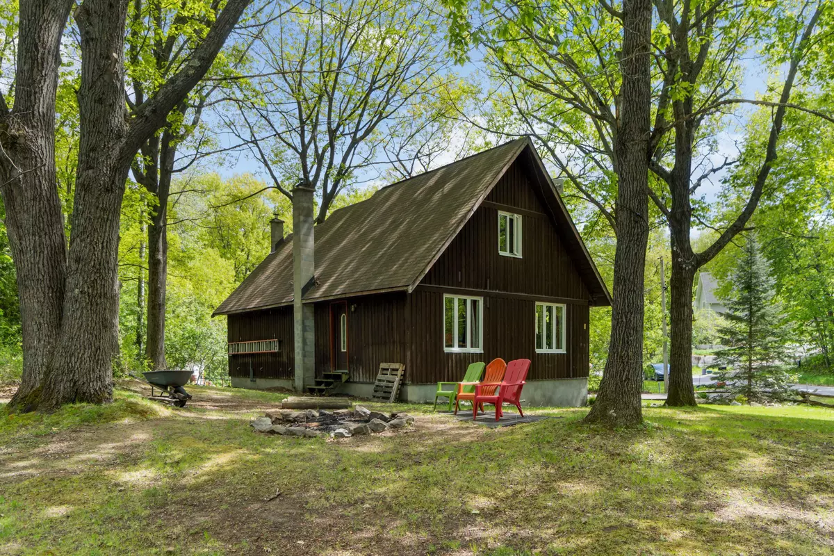 Constance Bay - Dunrobin - Kilmaurs - Woodlawn, ON K0A 3M0,190 Woods RD