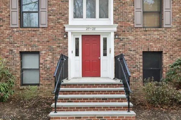 26 Sunrise Dr, Long Hill Twp., NJ 07933