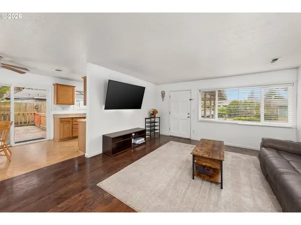 1716 SE 157TH AVE, Portland, OR 97233