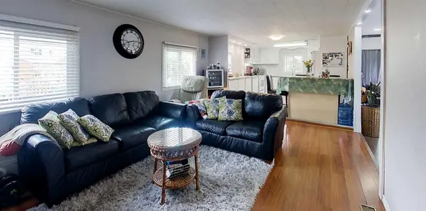 5124 8 AVE, Edson, AB T7E 1K6