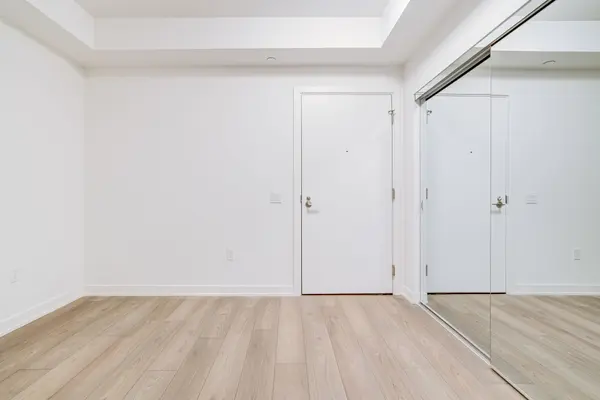 Toronto C10, ON M4P 1V7,110 Broadway AVE #2403S