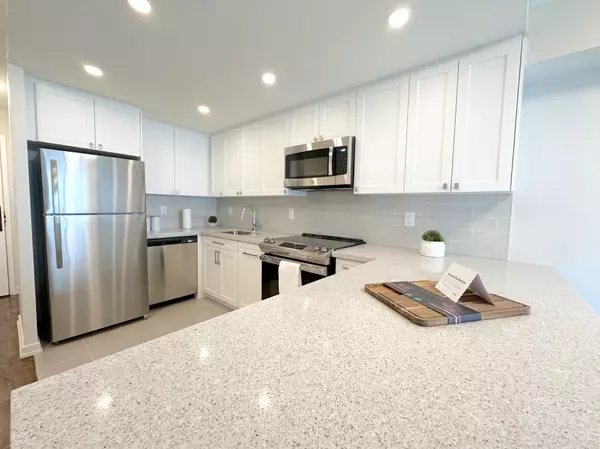 Toronto C13, ON M3A 3R9,17 Brookbanks DR #606