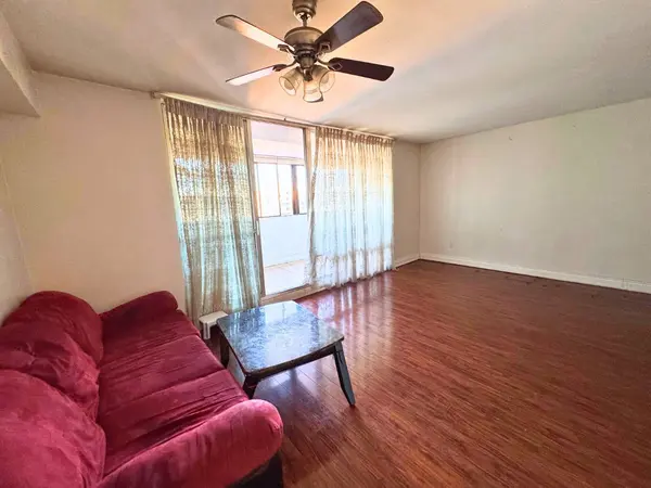 5 Massey SQ #2711, Toronto E03, ON M4C 5L6