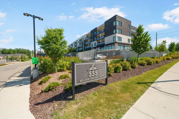 Aurora, ON L4G 3H9,555 William Graham DR #435