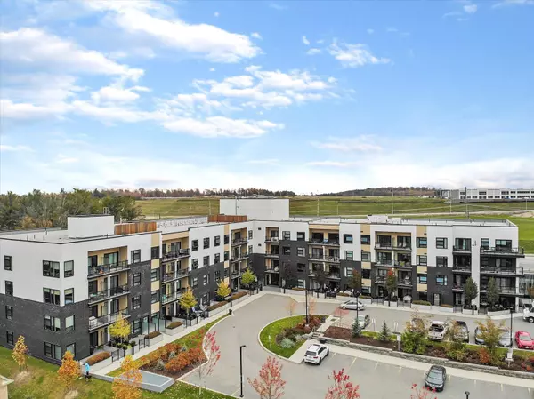 Aurora, ON L4G 3H9,555 William Graham DR #435