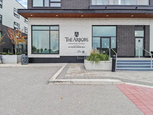 Aurora, ON L4G 3H9,555 William Graham DR #435