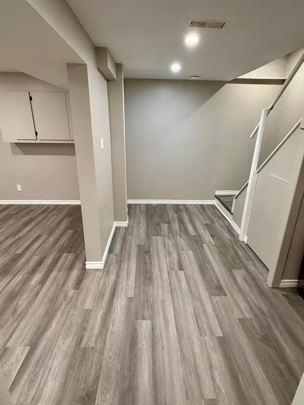 Barrie, ON L4N 3S8,76 Marhsall ST