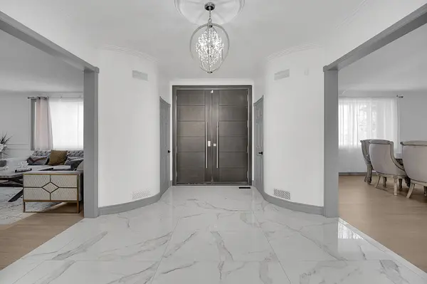 14 Bowman AVE, Brampton, ON L6P 0X5