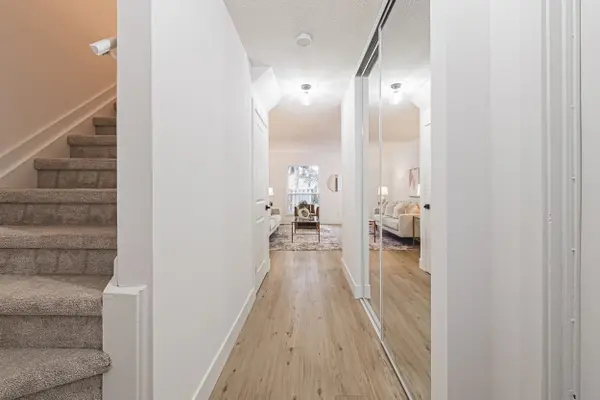 660 Oxford RD #15, Burlington, ON L7N 3M1