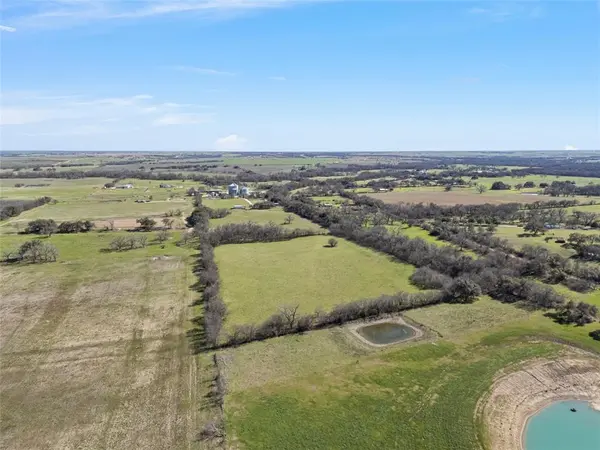 2359 Fm 935, Chilton, TX 76632