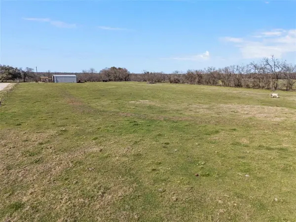 2359 Fm 935, Chilton, TX 76632
