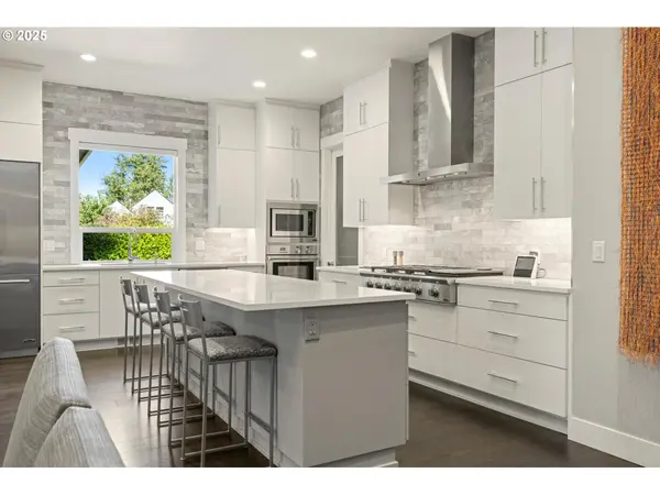 13197 THOMA RD, Lake Oswego, OR 97034