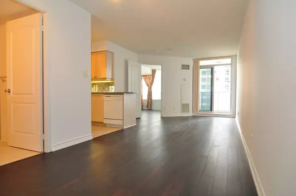 Toronto C15, ON M2K 3C1,1 Rean DR #906