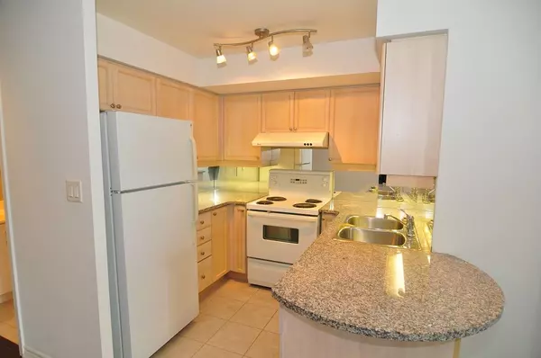 Toronto C15, ON M2K 3C1,1 Rean DR #906