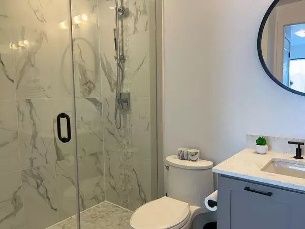 Innisfil, ON L9S 0R5,415 Sea Ray AVE #207