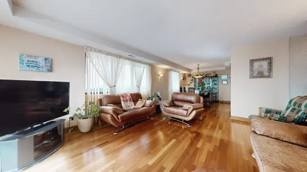 8111 Yonge ST #1403, Markham, ON L3T 4V9