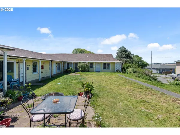 1902 MONROE ST, North Bend, OR 97459