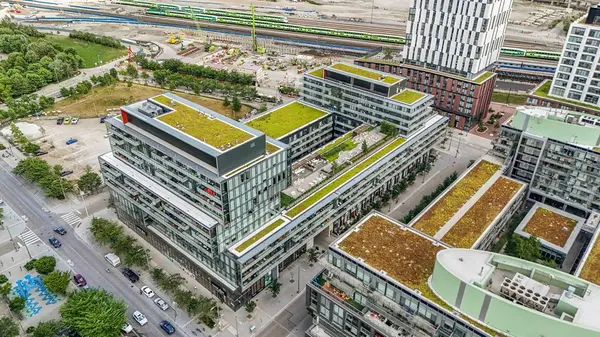 35 Rolling Mills RD #N609, Toronto C08, ON M5V 0V6