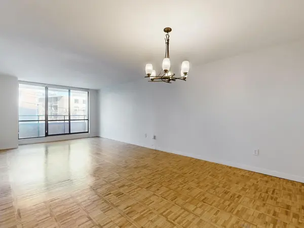 22 Shallmar BLVD #401, Toronto C04, ON M5N 2Z8