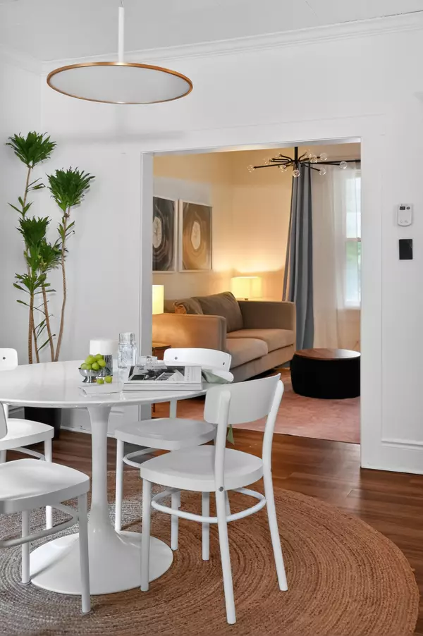 Toronto, ON M4E 1R7,796 Kingston RD