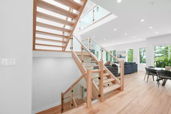 East Gwillimbury, ON L0G 1M0,42 Alice ST