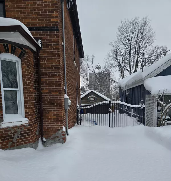 Barrie, ON L4M 1P4,67 Mcdonald ST