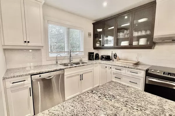 Collingwood, ON L9Y 5B4,571 OXBOW CRES