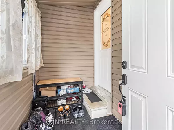 Brampton, ON L6S 1N7,23 Hazelglen CT