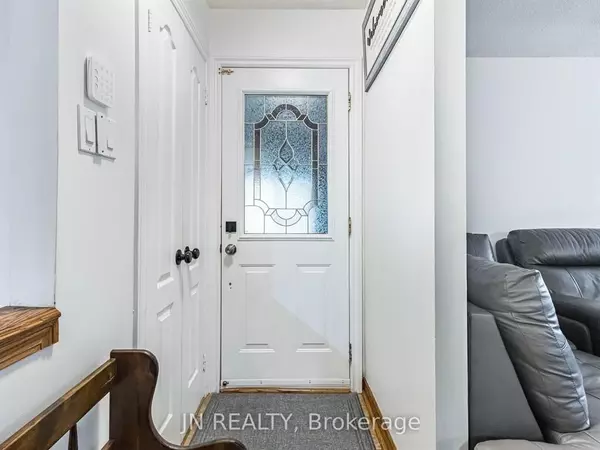 Brampton, ON L6S 1N7,23 Hazelglen CT