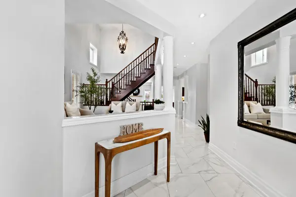 1321 Inglehart DR, Burlington, ON L7M 4Z3