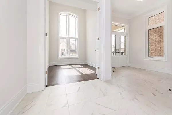 Caledon, ON L7C 4N1,83 James Walker AVE