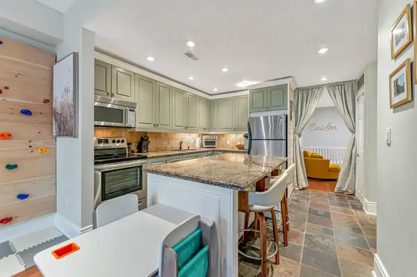 283 KING ST E #304, Hamilton, ON L8N 1B9