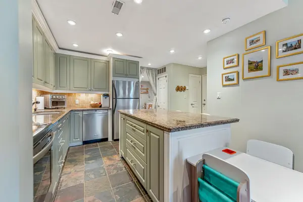 Hamilton, ON L8N 1B9,283 KING ST E #304