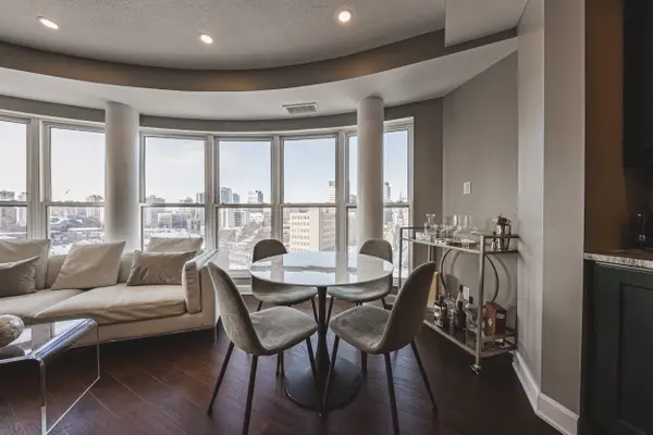 Hamilton, ON L8P 2Z6,135 James ST S #1014