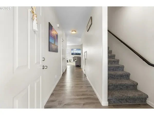 162 FENTON AVE #c, Molalla, OR 97038