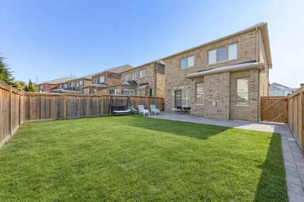 Brampton, ON L6Y 0E3,4 Mussle White RD