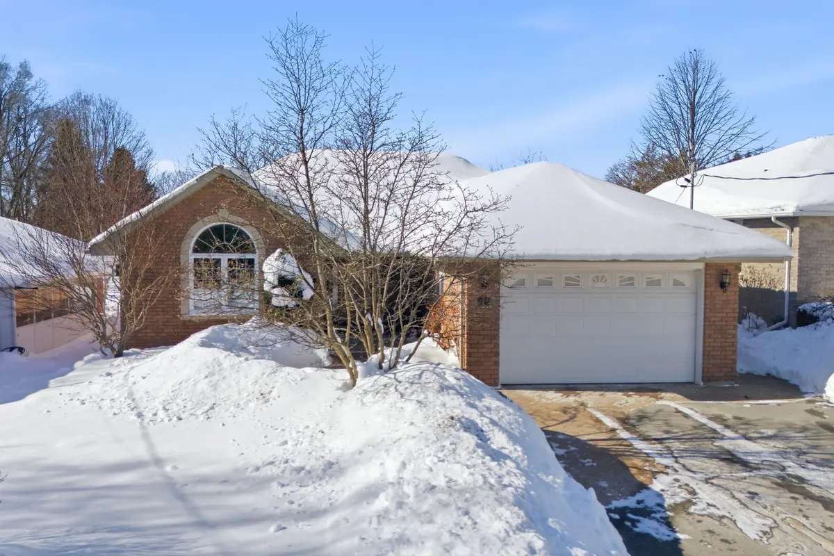 Brighton, ON K0K 1H0,90 Pinnacle ST N