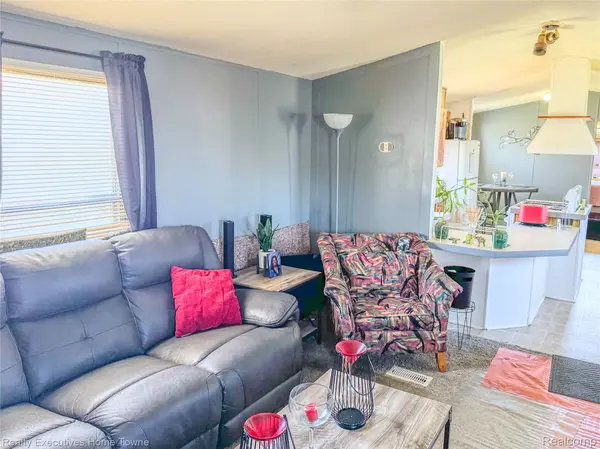 43636 Teal Cir, Clinton Charter Township, MI 48036