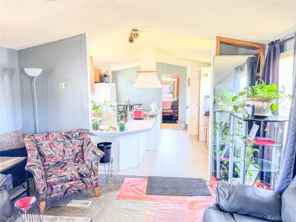 43636 Teal Cir, Clinton Charter Township, MI 48036