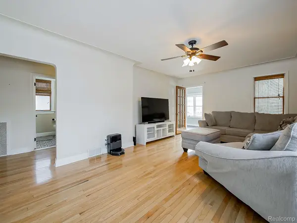 124 Leroy AVE, Clawson, MI 48017