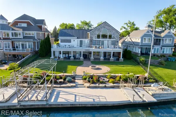 12363 Margaret DR, Fenton Charter Township, MI 48430