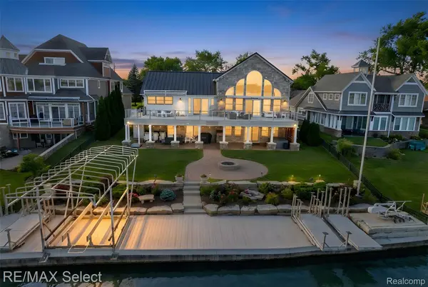 12363 Margaret DR, Fenton Charter Township, MI 48430