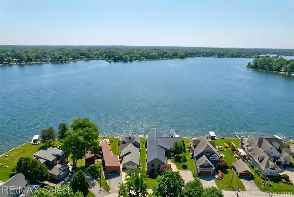 12363 Margaret DR, Fenton Charter Township, MI 48430