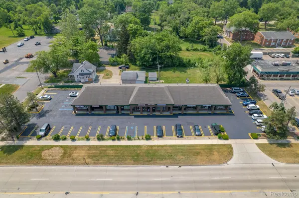 28921 7 Mile RD, Livonia, MI 48152