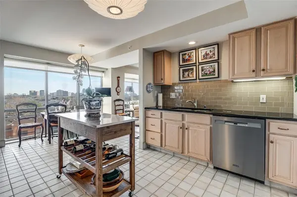 4242 Lomo Alto Drive #N70, Highland Park, TX 75219