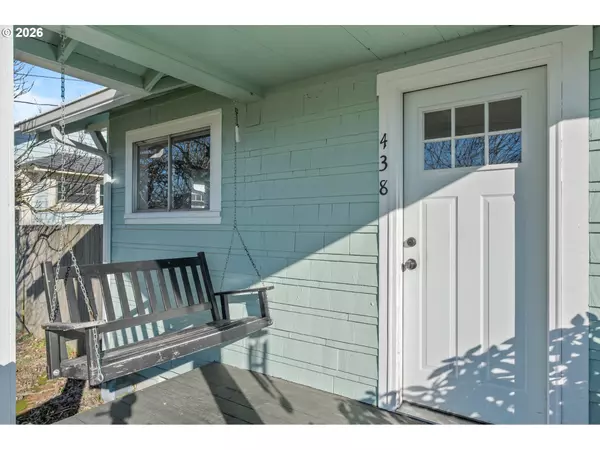 Castle Rock, WA 98611,438 FRONT AVE