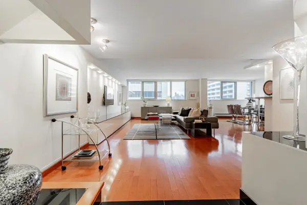 360 Bloor ST E #1213, Toronto C09, ON M4W 3M3