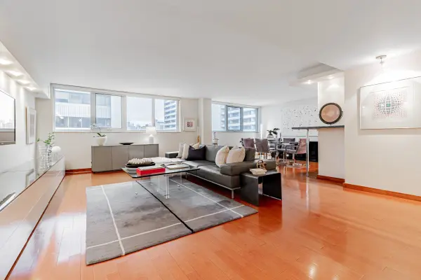 360 Bloor ST E #1213, Toronto C09, ON M4W 3M3